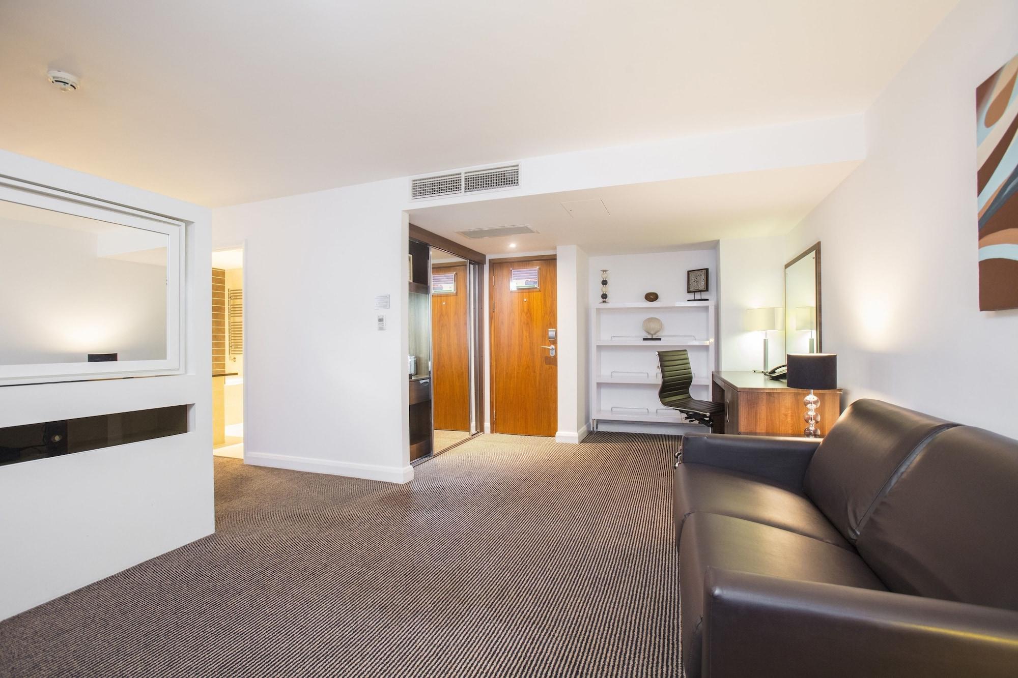 Doubletree By Hilton Chester Esterno foto