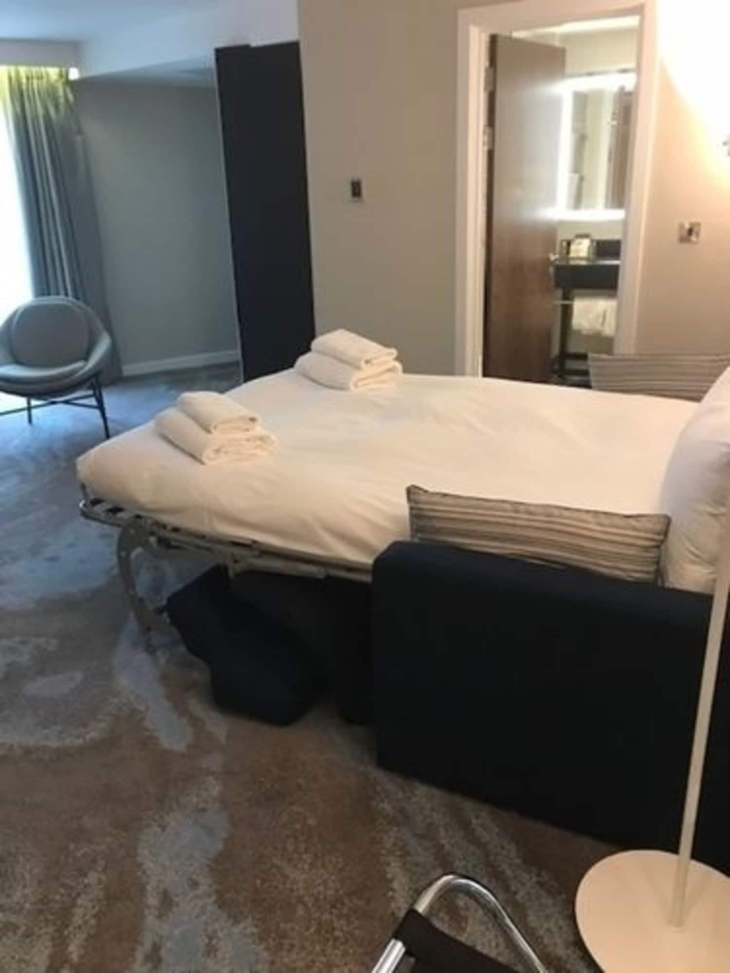 Doubletree By Hilton Chester Esterno foto