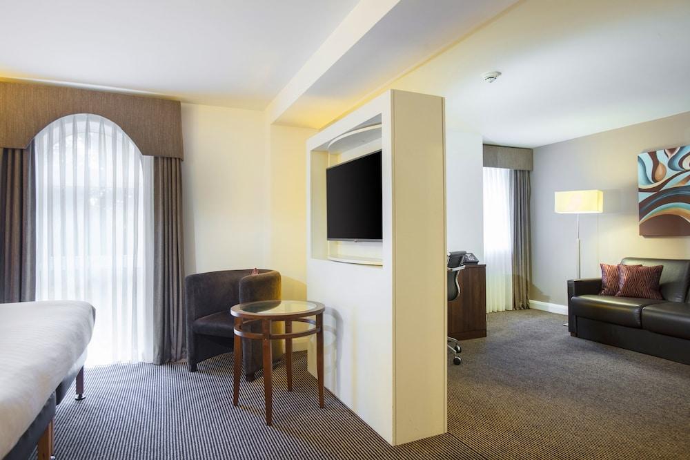 Doubletree By Hilton Chester Esterno foto