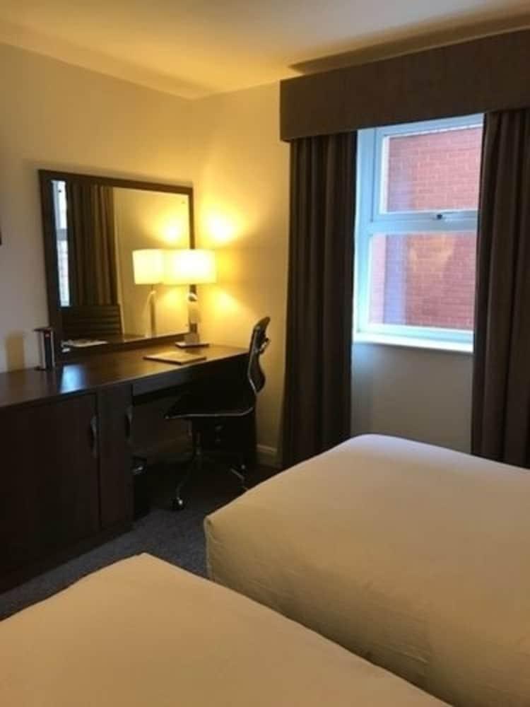 Doubletree By Hilton Chester Esterno foto
