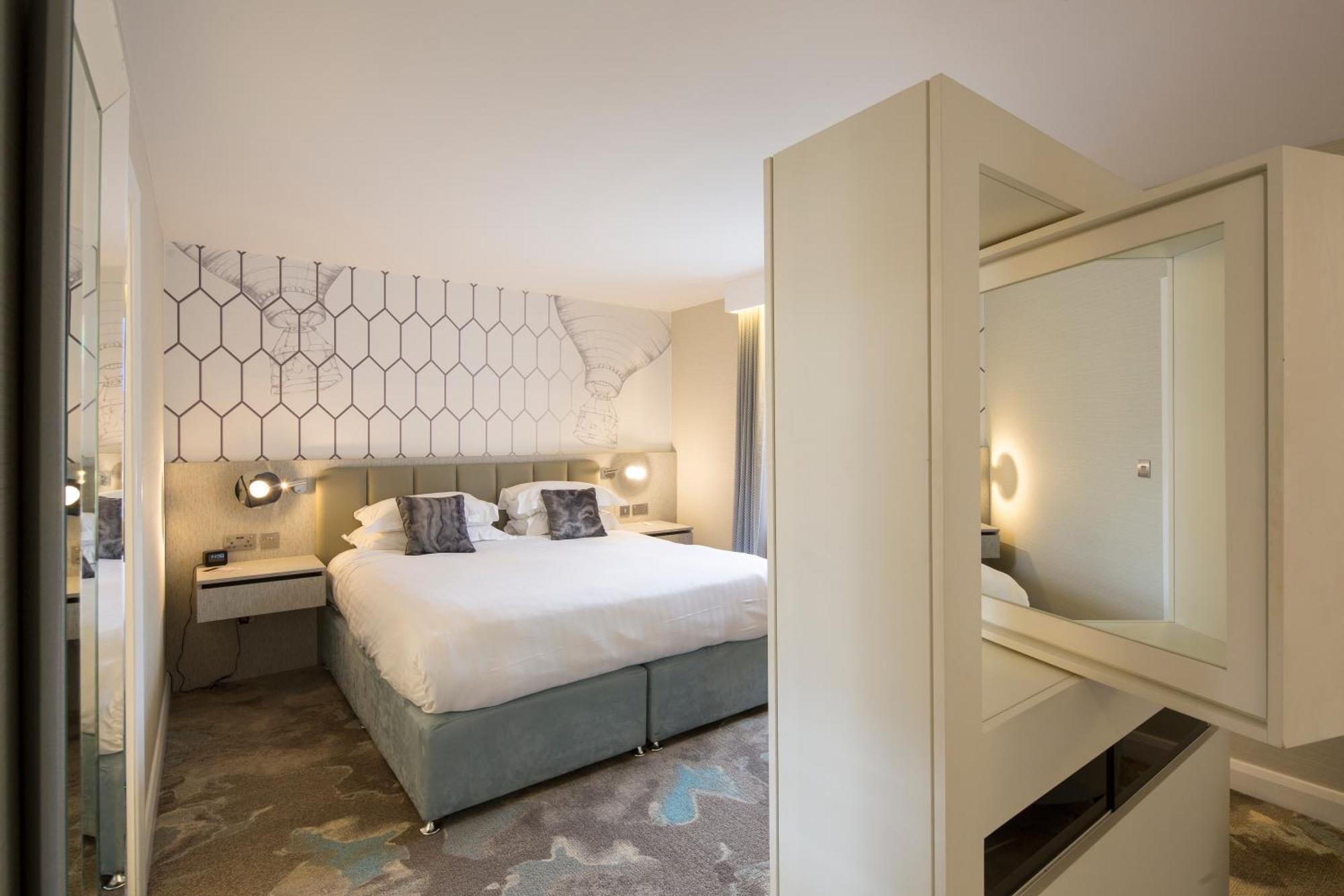 Doubletree By Hilton Chester Esterno foto
