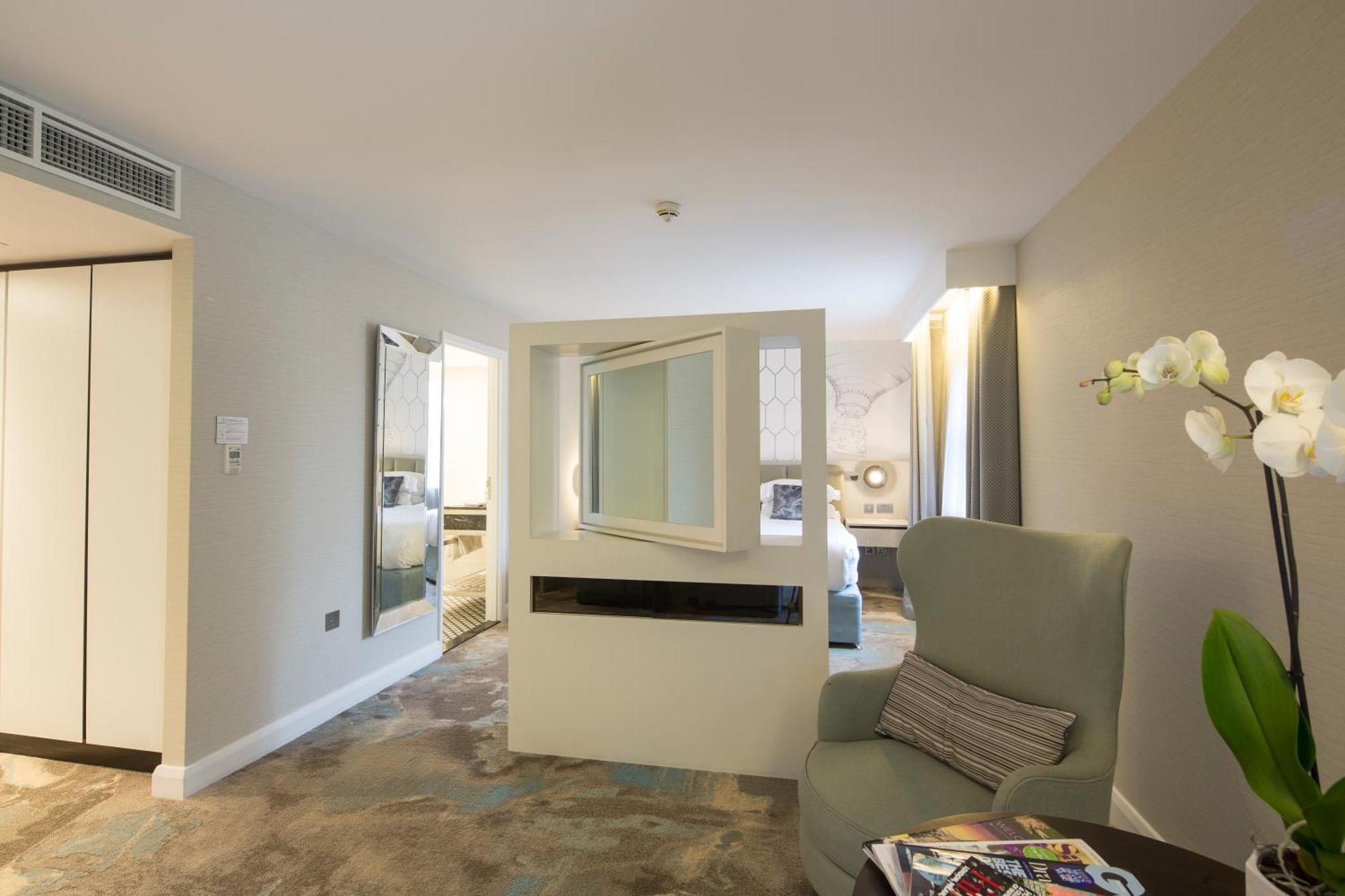 Doubletree By Hilton Chester Esterno foto