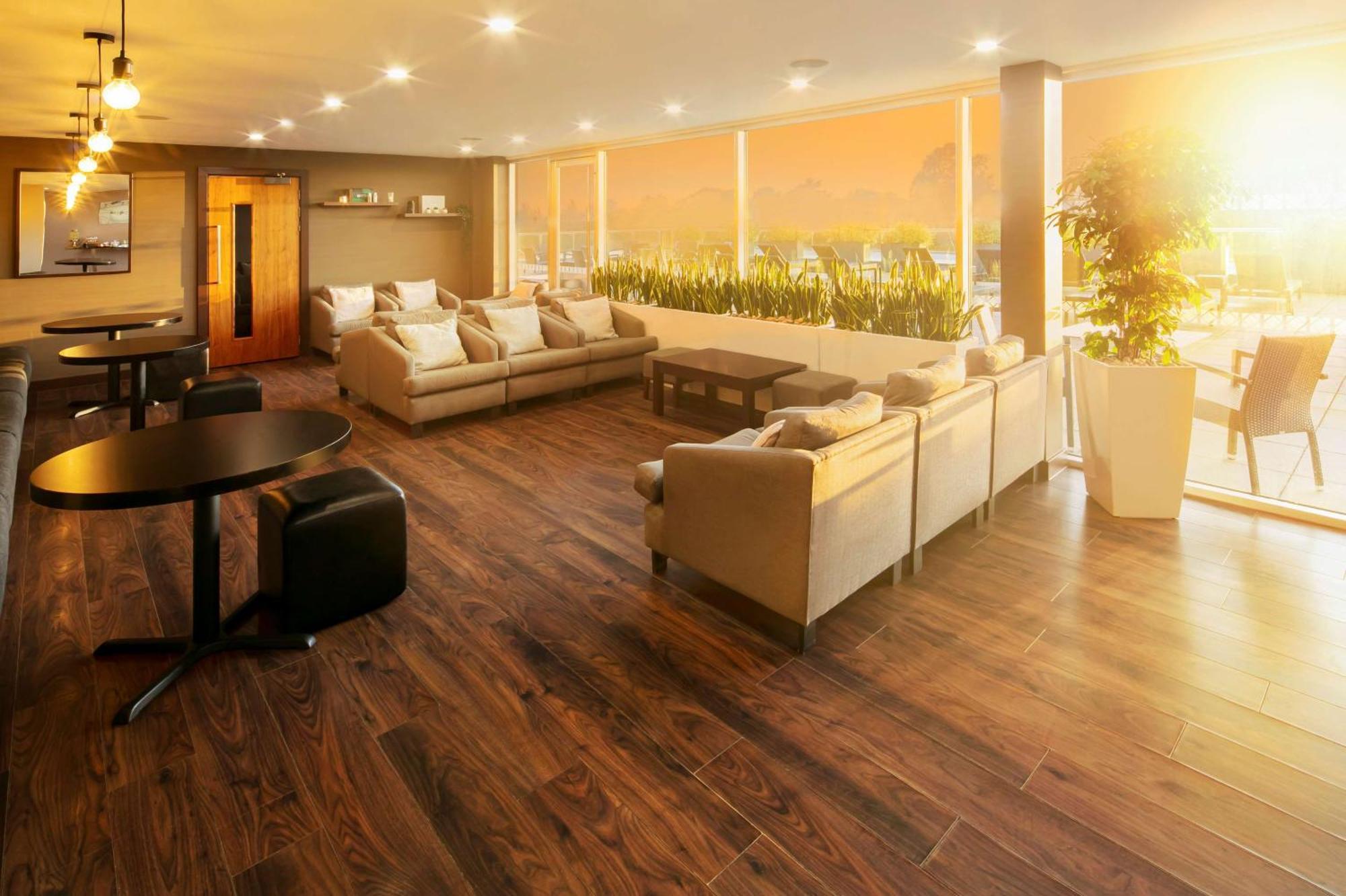 Doubletree By Hilton Chester Esterno foto