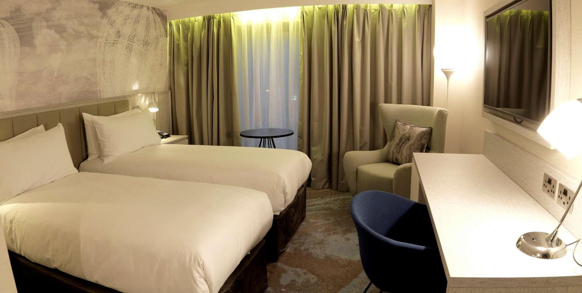 Doubletree By Hilton Chester Esterno foto