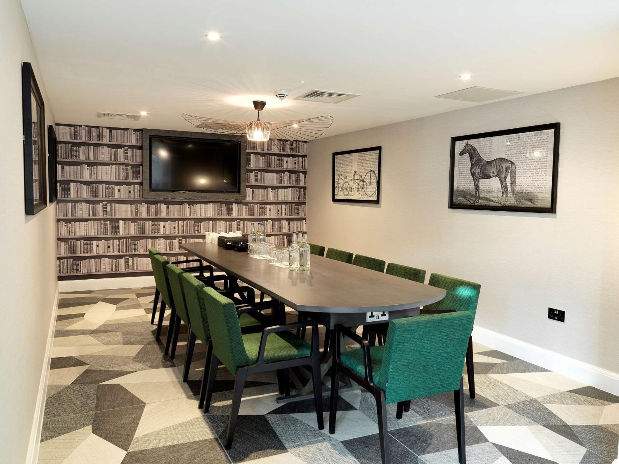 Doubletree By Hilton Chester Esterno foto