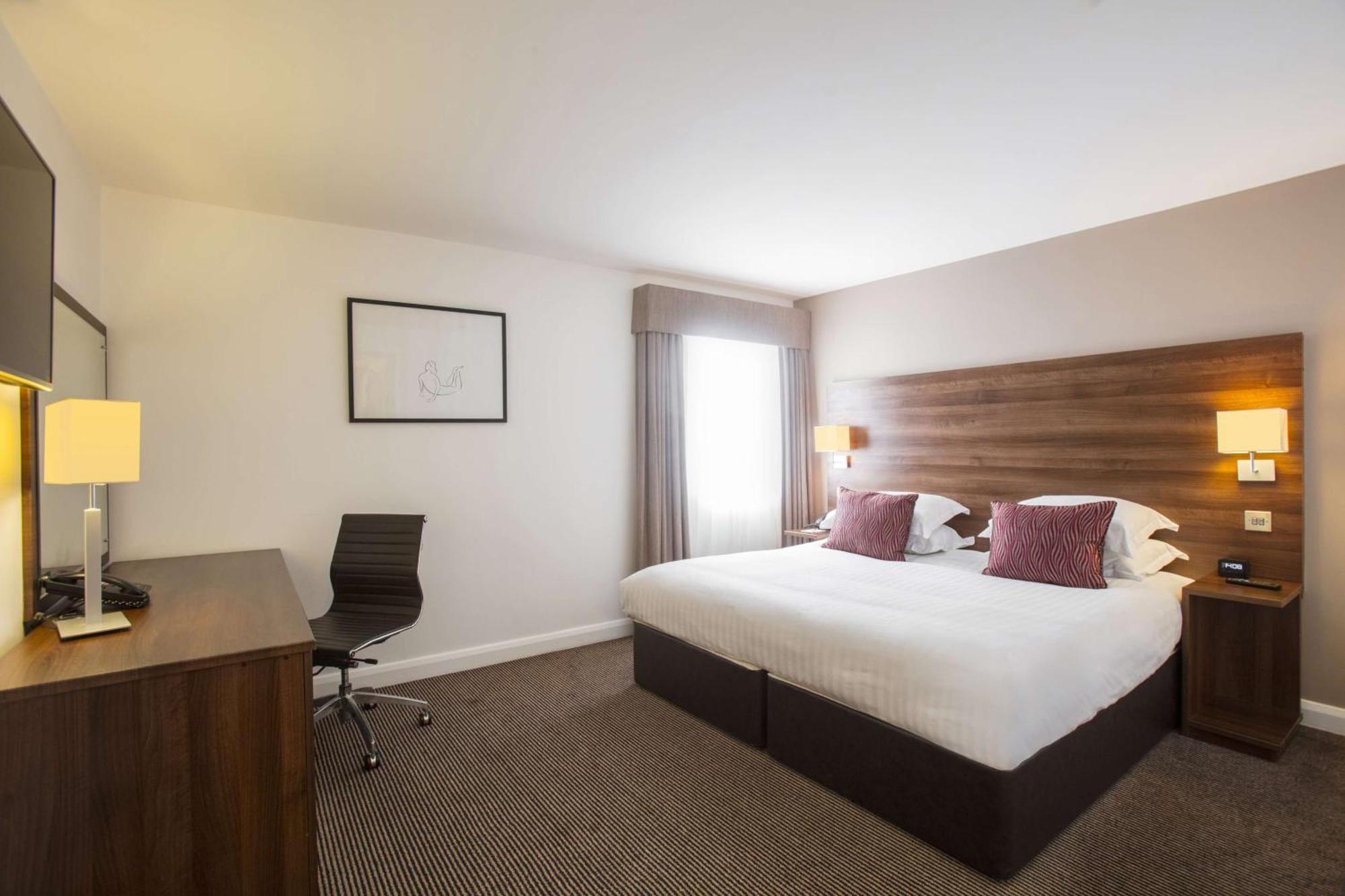 Doubletree By Hilton Chester Esterno foto