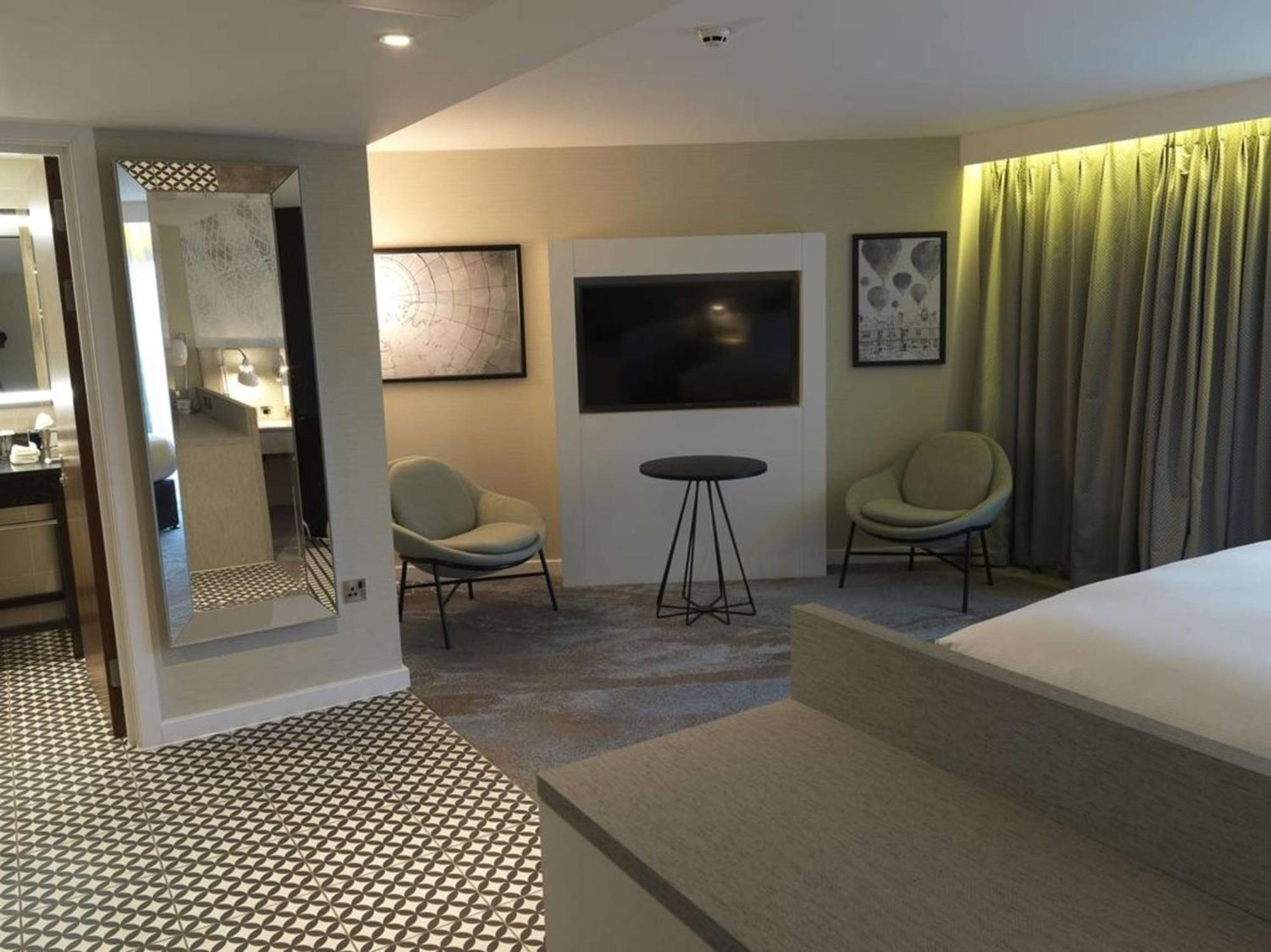 Doubletree By Hilton Chester Esterno foto