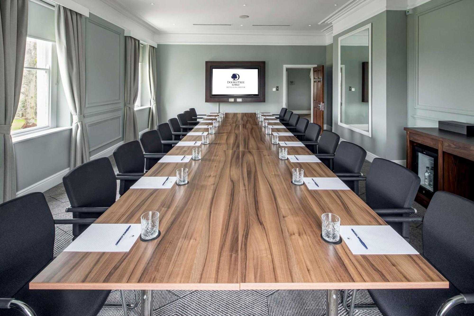 Doubletree By Hilton Chester Esterno foto