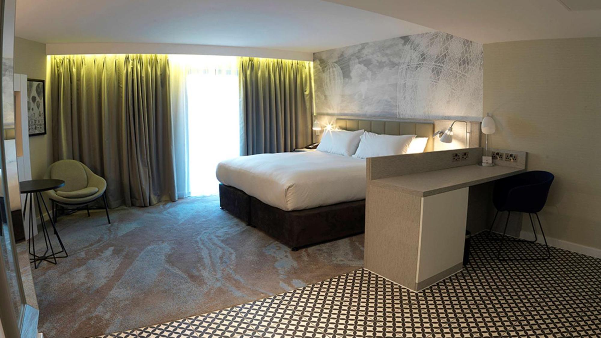 Doubletree By Hilton Chester Esterno foto