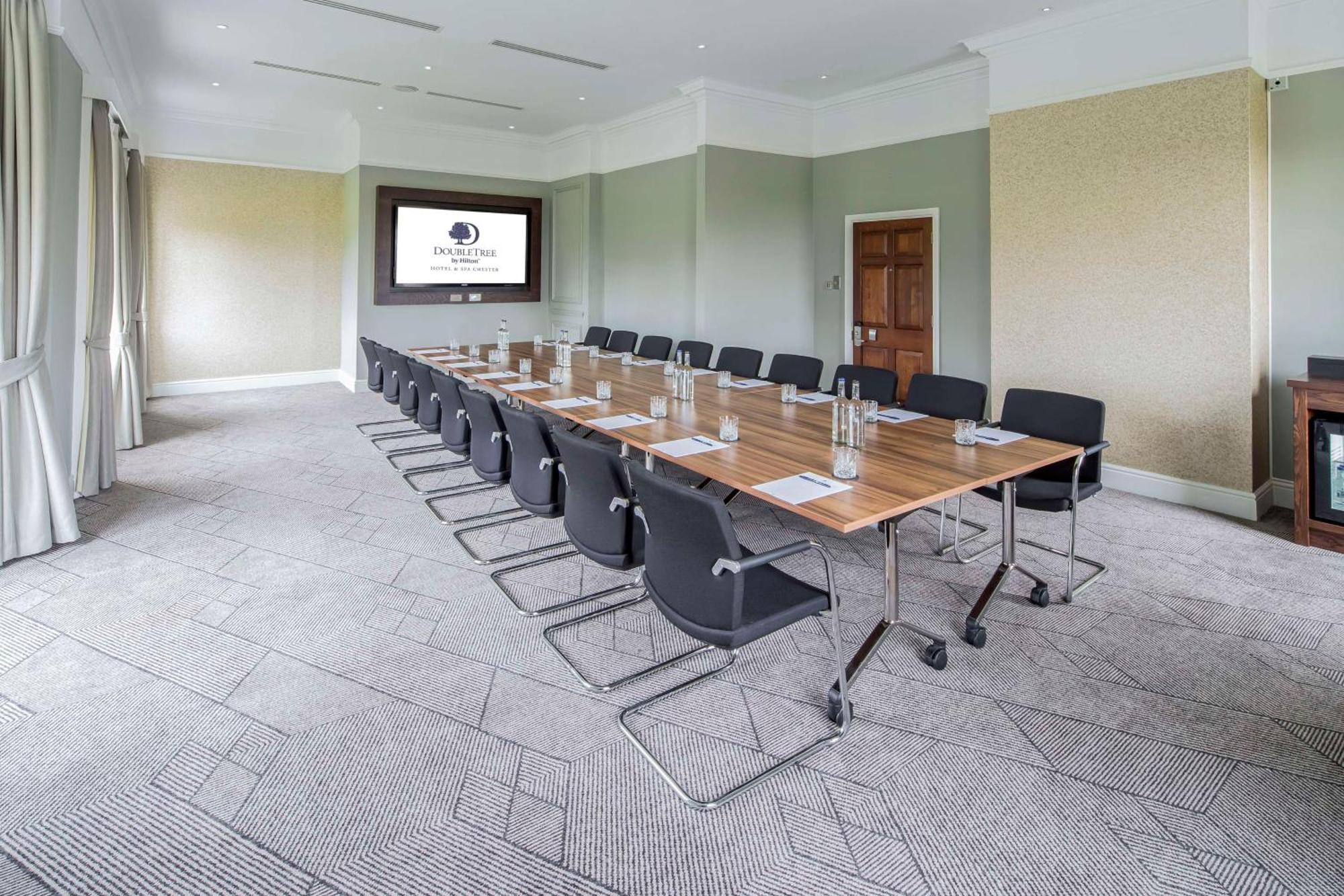 Doubletree By Hilton Chester Esterno foto