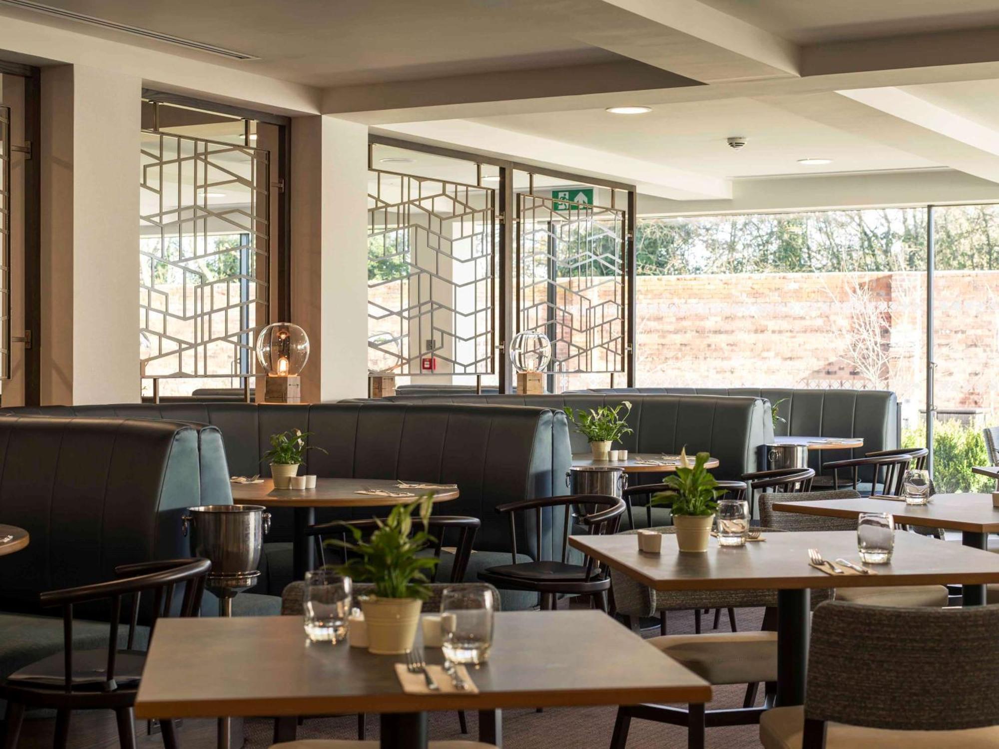Doubletree By Hilton Chester Esterno foto