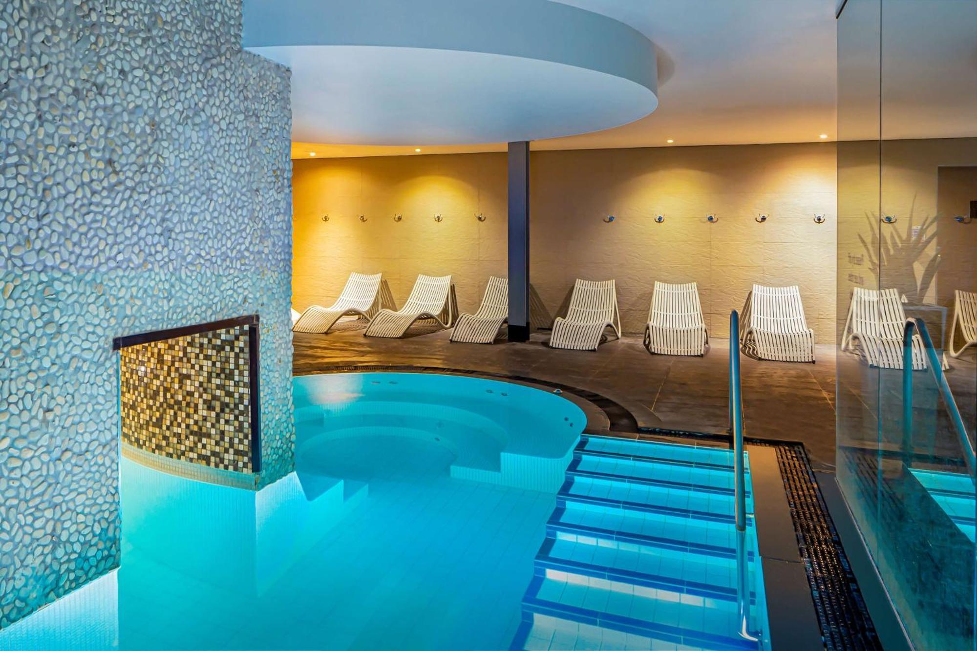 Doubletree By Hilton Chester Esterno foto