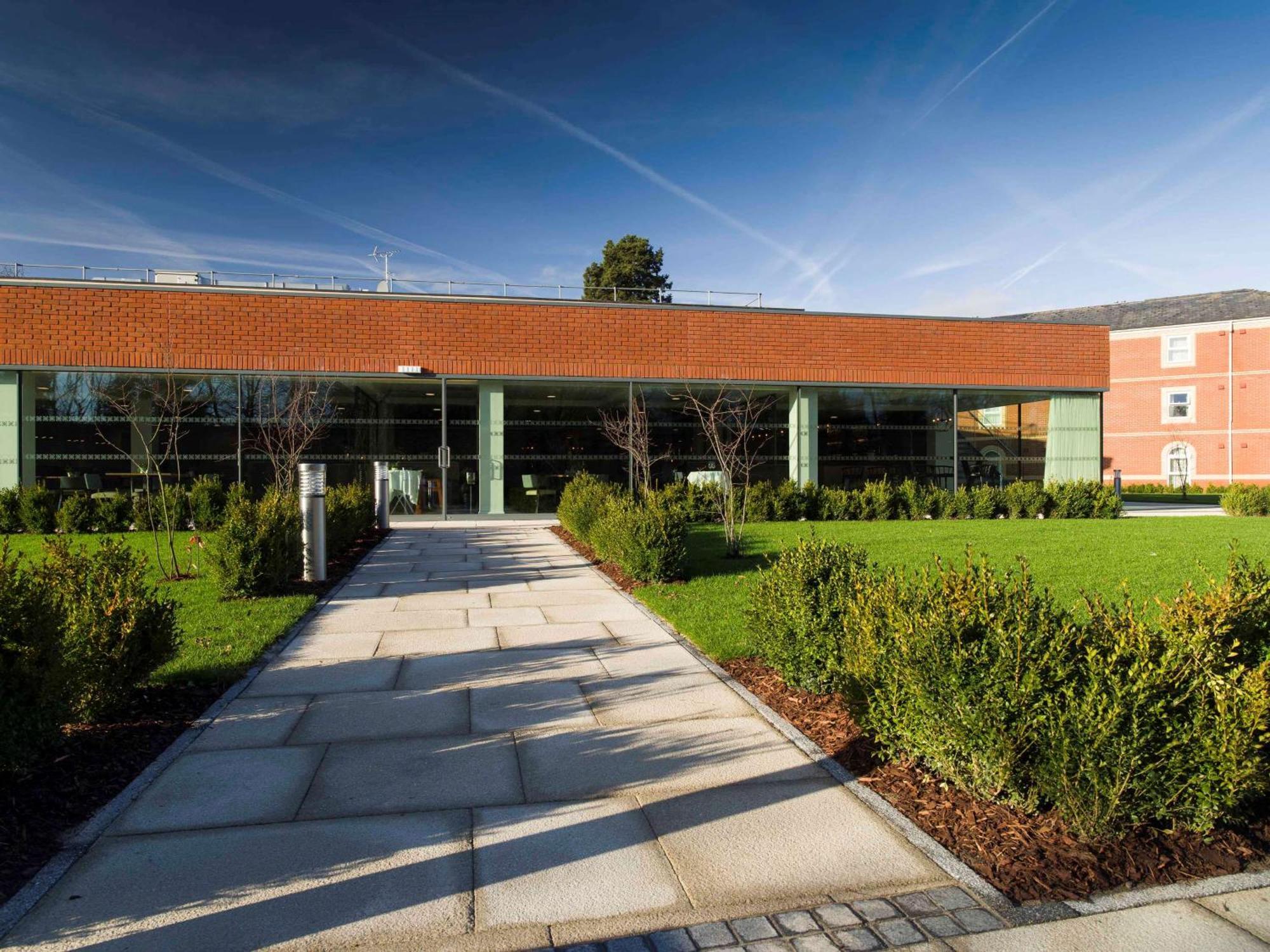 Doubletree By Hilton Chester Esterno foto